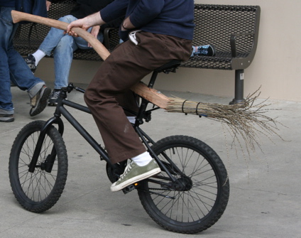 Bicicleta Escoba Voladora en acción