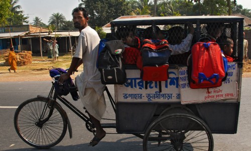 Bicicleta Escolar en India | Autor: DGHomes